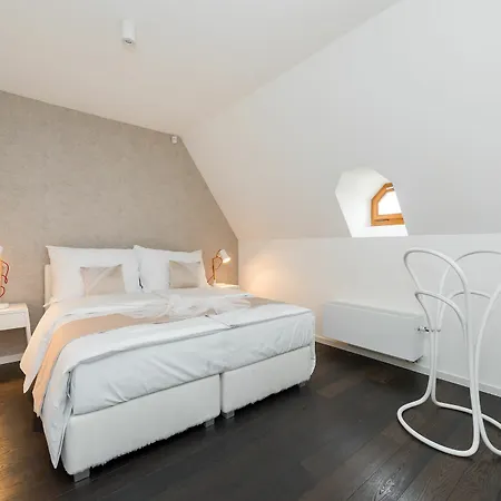 Empirent Avenue Apartamento Praga